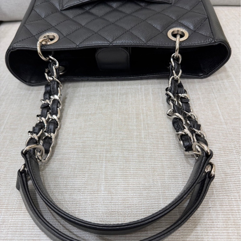 香奈兒 CHANEL PST Petite Shopping Tote CC Logo 荔枝牛皮肩背 托特包 黑銀-15