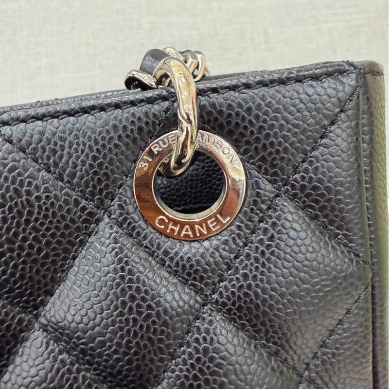 香奈兒 CHANEL PST Petite Shopping Tote CC Logo 荔枝牛皮肩背 托特包 黑銀-18