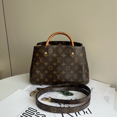 lv/路易威登 蒙田bb 手提單肩斜挎包  成色；98新  型號；M41055  尺寸；29*2