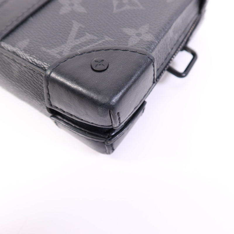 LOUIS VUITTON Monogram Eclipse Soft Trunk Wallet肩背袋-4
