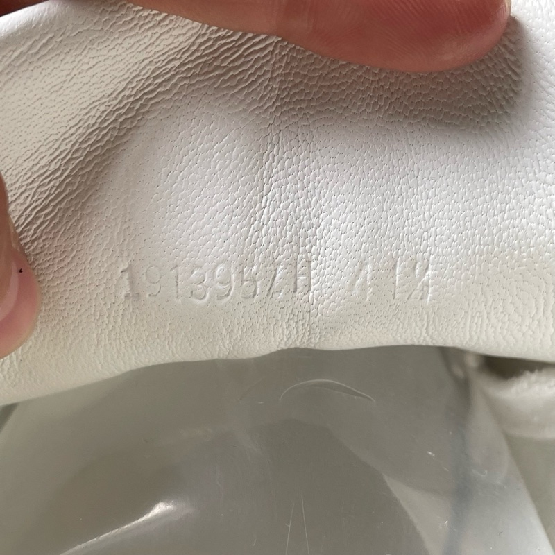 02017 愛馬仕黑白牛皮運動鞋41.5碼無盒，98新-5