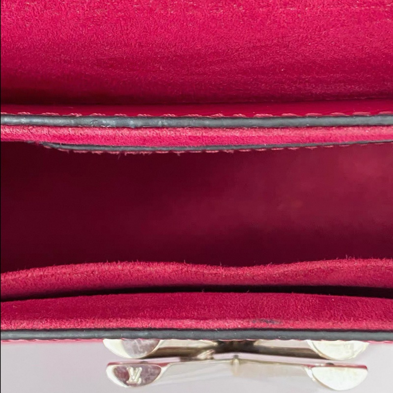 Louis Vuitton • Twist 玫紅色水波紋 Epi 鏈條包 中號-6