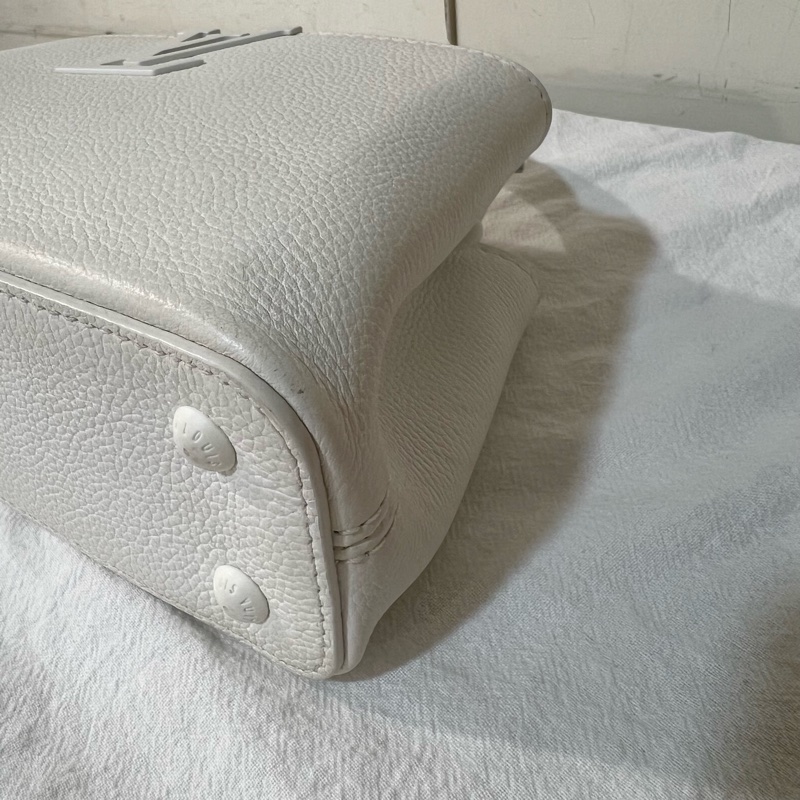 ෆ LV Capucines East-West Mini高訂款✨白月光-15