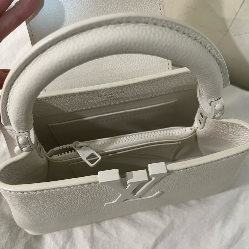 ෆ LV Capucines East-West Mini高訂款✨白月光-23