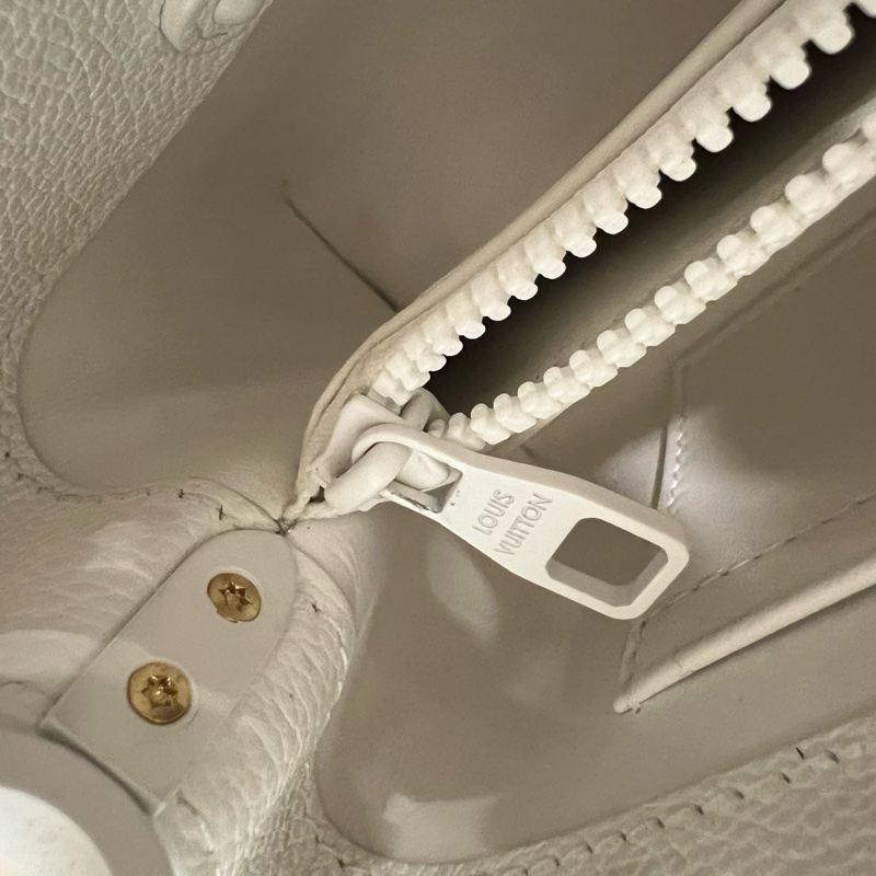 ෆ LV Capucines East-West Mini高訂款✨白月光-27