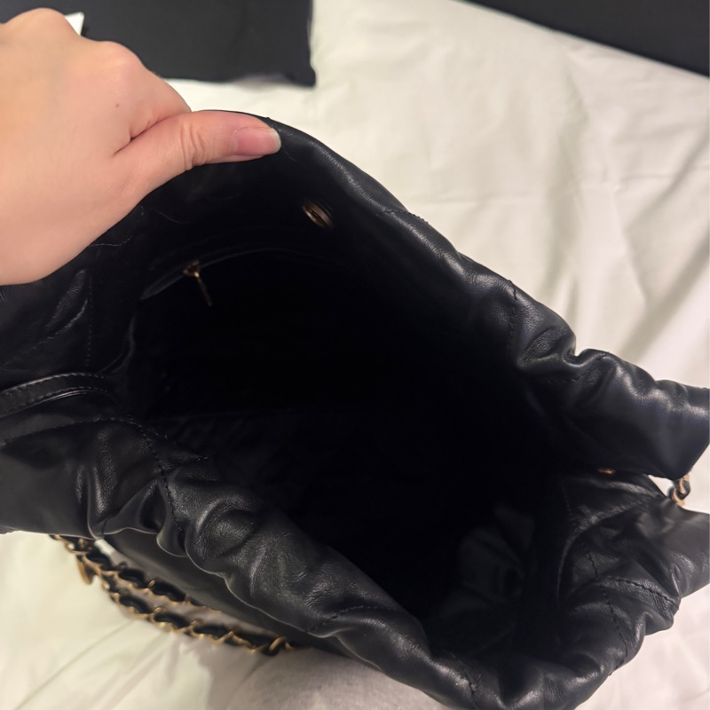近全新! 台灣購證 Chanel 22 bag 黑金小號-14