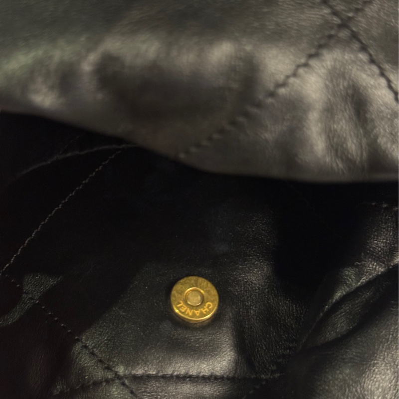 近全新! 台灣購證 Chanel 22 bag 黑金小號-20