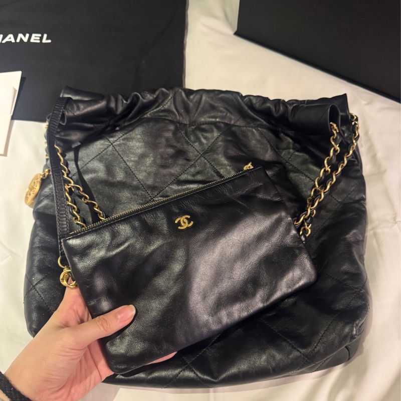 近全新! 台灣購證 Chanel 22 bag 黑金小號-21