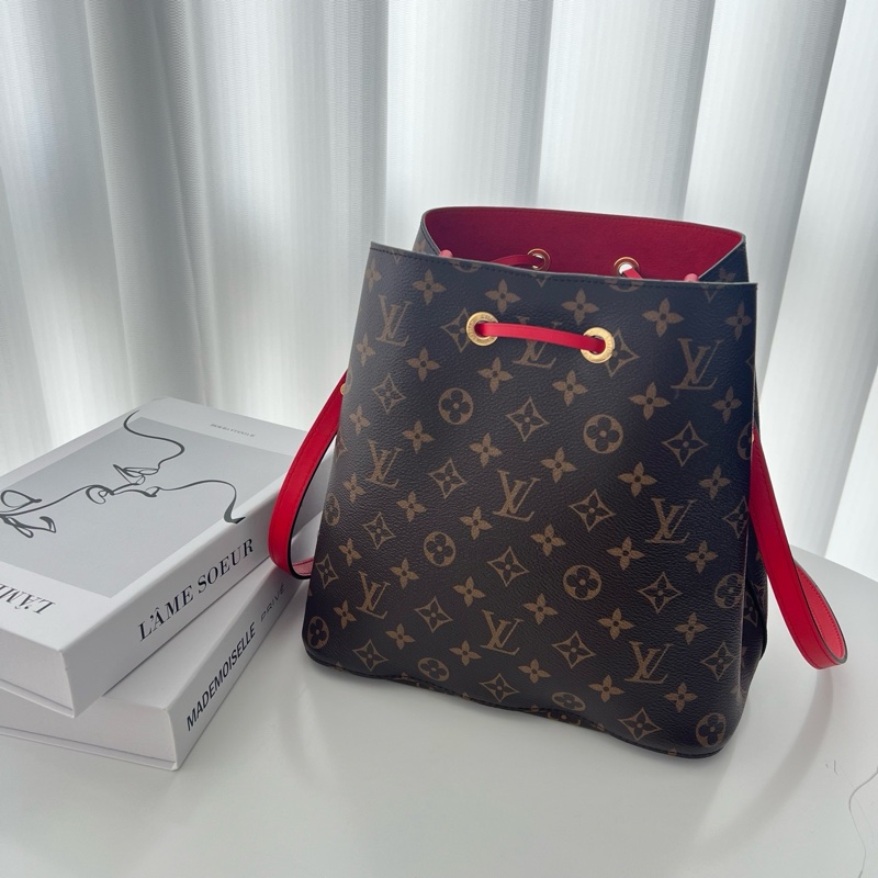 LV NEONOE 紅水桶 棕色拼紅色 老花 塗層帆布拼牛-2