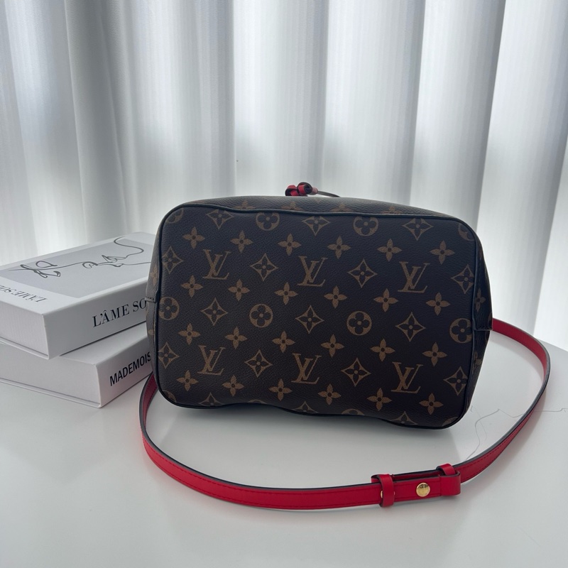 LV NEONOE 紅水桶 棕色拼紅色 老花 塗層帆布拼牛-5