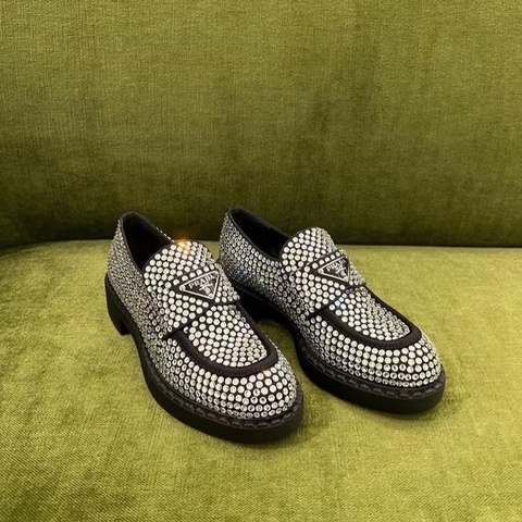 Prada 普拉達 閃鑽三角標樂福鞋