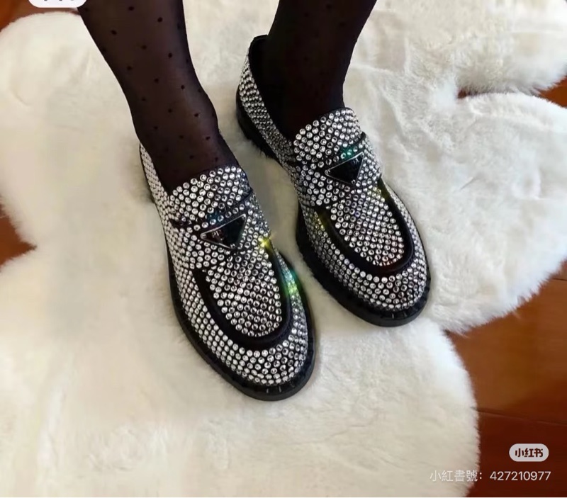 Prada 普拉達 閃鑽三角標樂福鞋-1