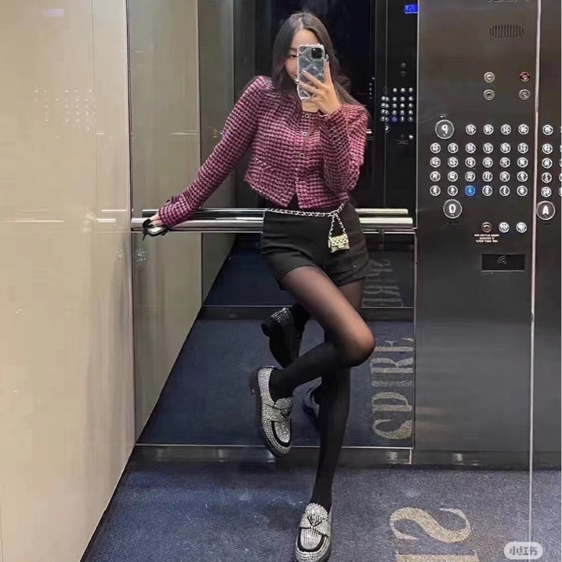 Prada 普拉達 閃鑽三角標樂福鞋-4