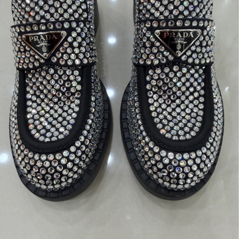 Prada 普拉達 閃鑽三角標樂福鞋-8