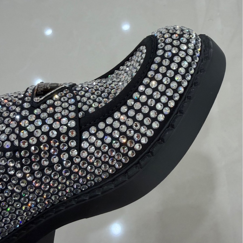 Prada 普拉達 閃鑽三角標樂福鞋-10