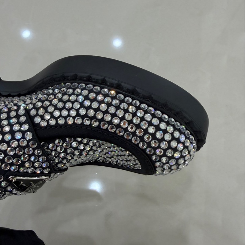 Prada 普拉達 閃鑽三角標樂福鞋-13