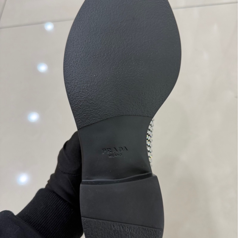 Prada 普拉達 閃鑽三角標樂福鞋-23