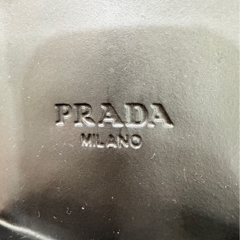 Prada 普拉達 閃鑽三角標樂福鞋-24