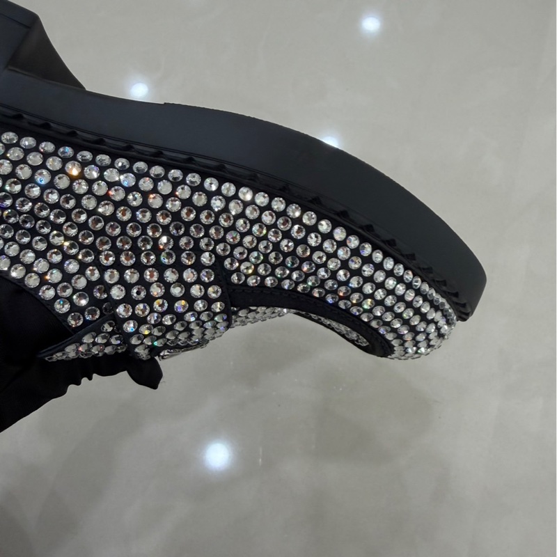 Prada 普拉達 閃鑽三角標樂福鞋-26