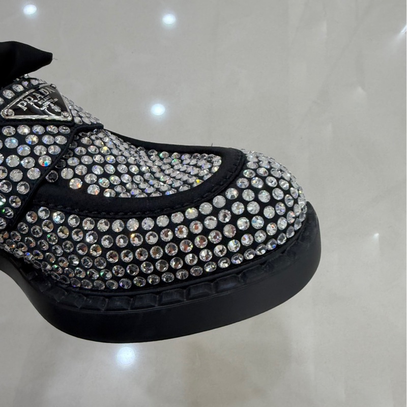 Prada 普拉達 閃鑽三角標樂福鞋-29