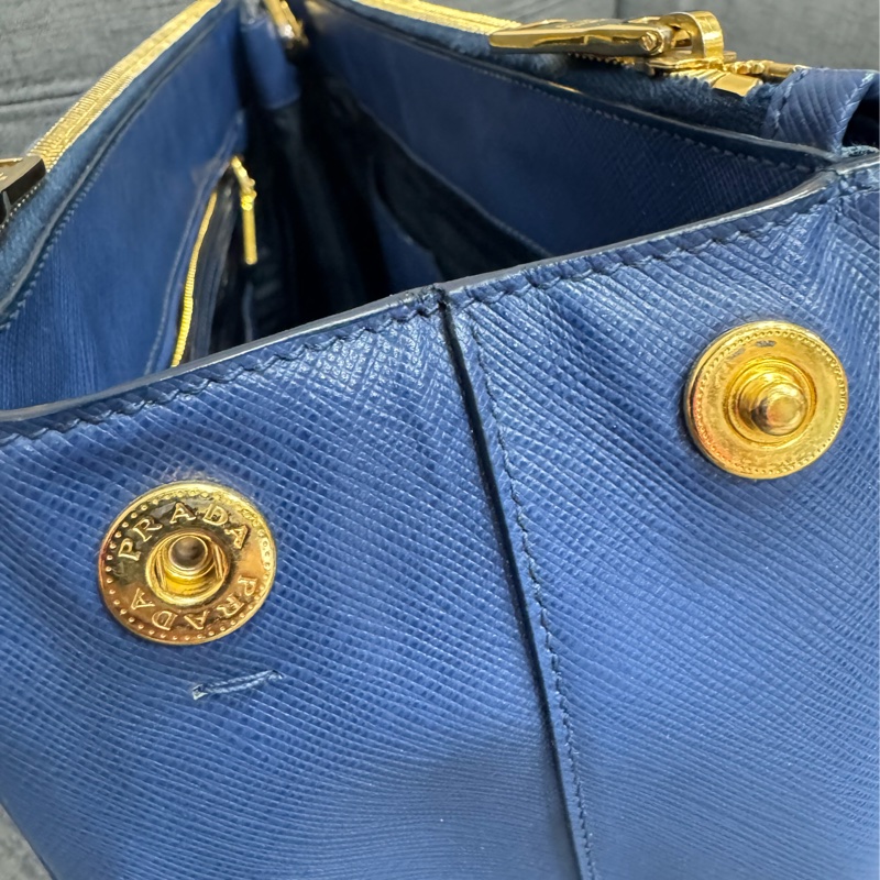 Prada藍色殺手包-3
