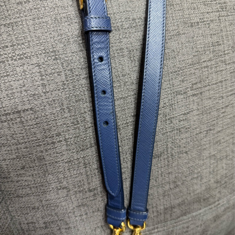 Prada藍色殺手包-7