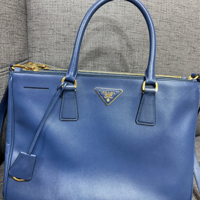 Prada藍色殺手包-11