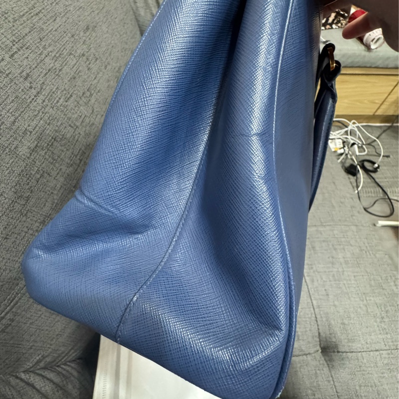 Prada藍色殺手包-19