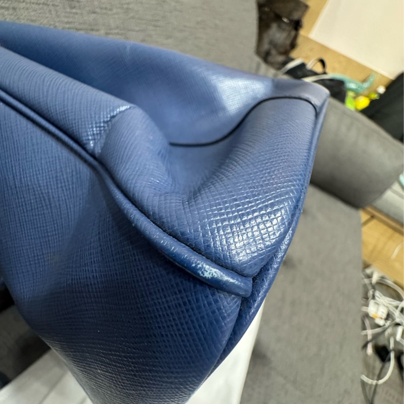 Prada藍色殺手包-20