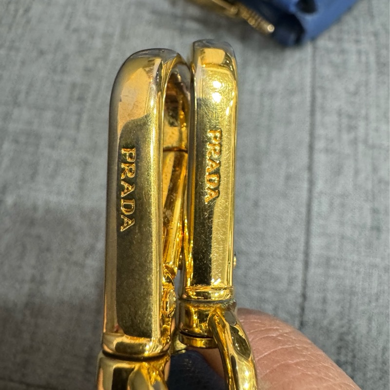 Prada藍色殺手包-33