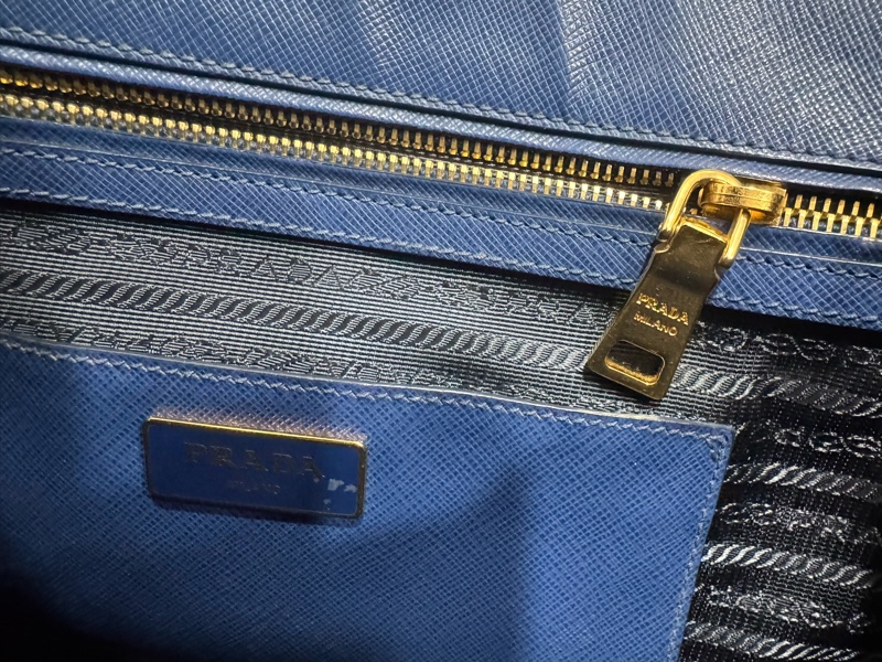 Prada藍色殺手包-37