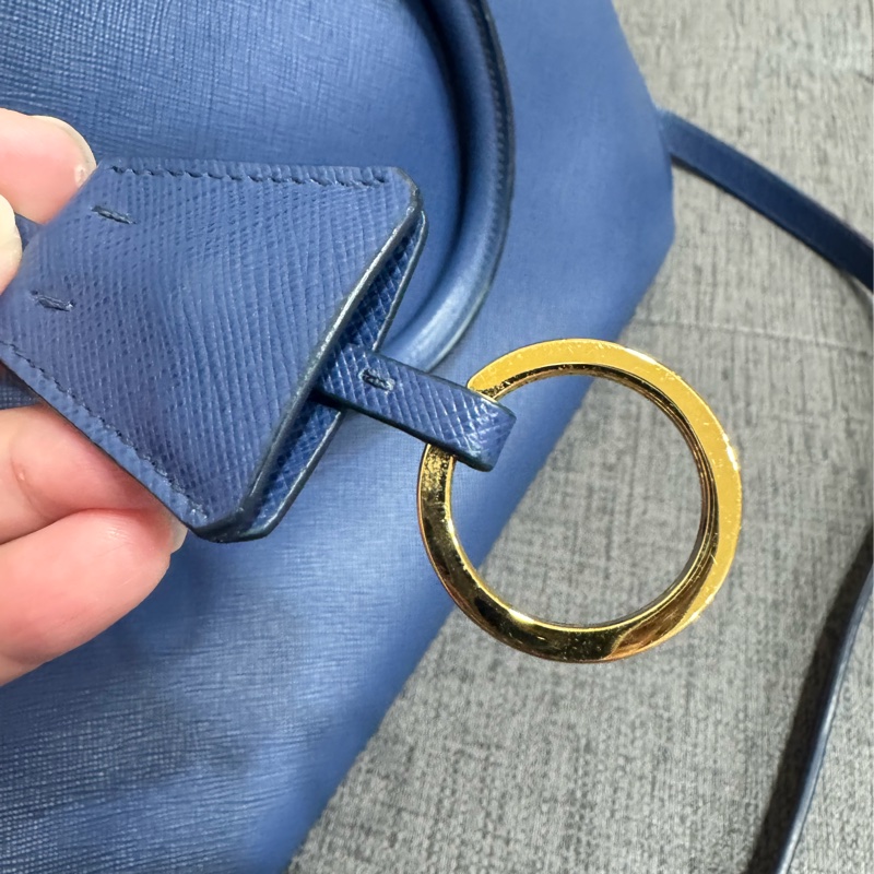 Prada藍色殺手包-48