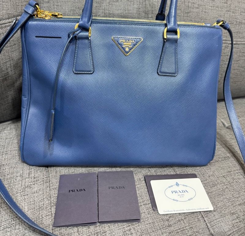 Prada藍色殺手包-50