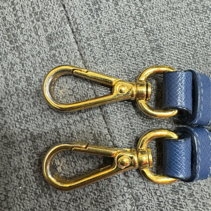 Prada藍色殺手包-60