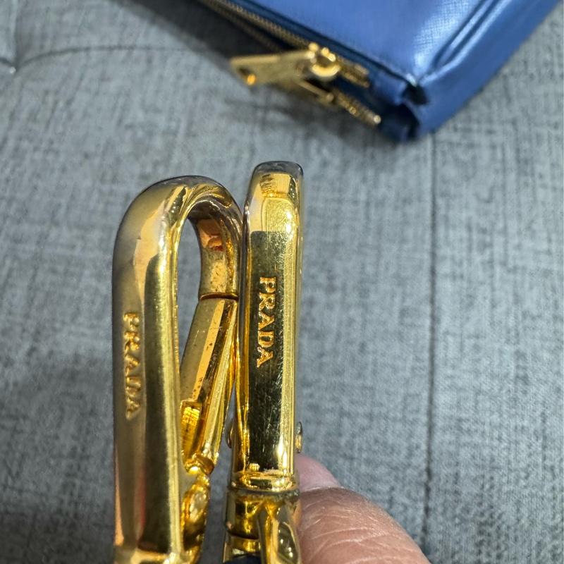 Prada藍色殺手包-61