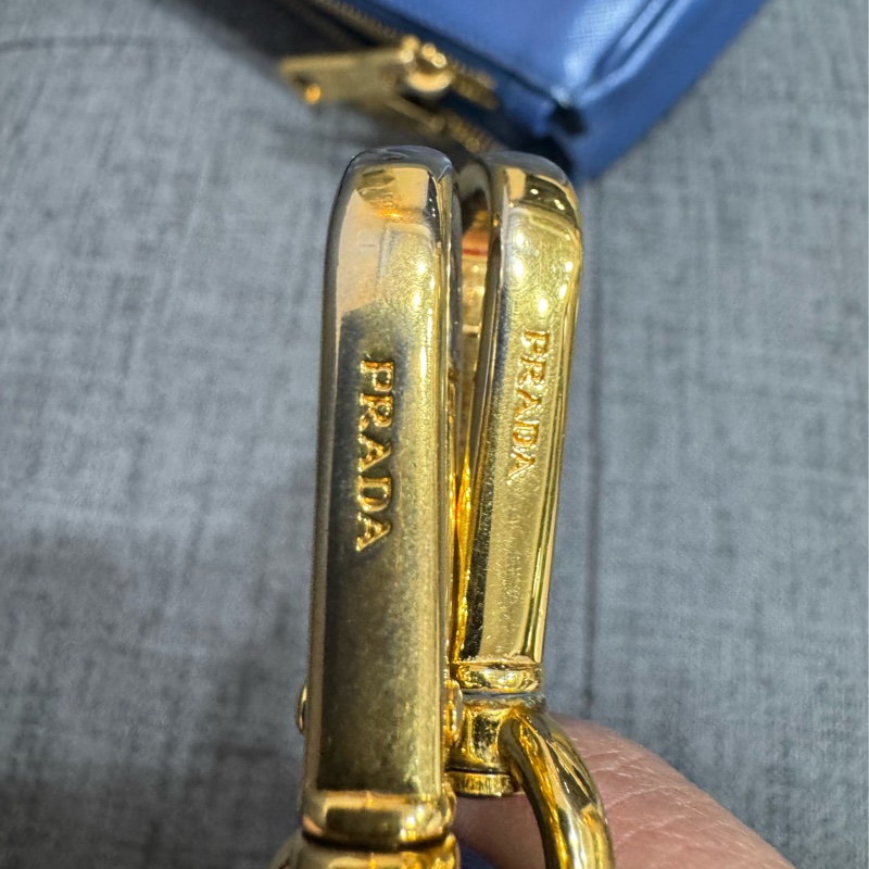 Prada藍色殺手包-62