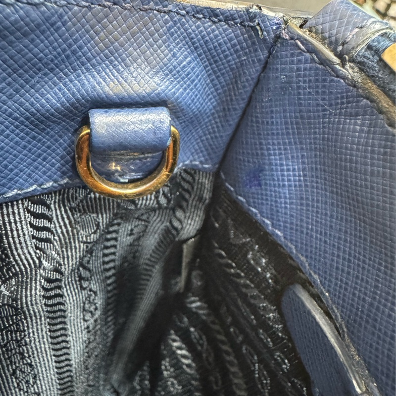 Prada藍色殺手包-71