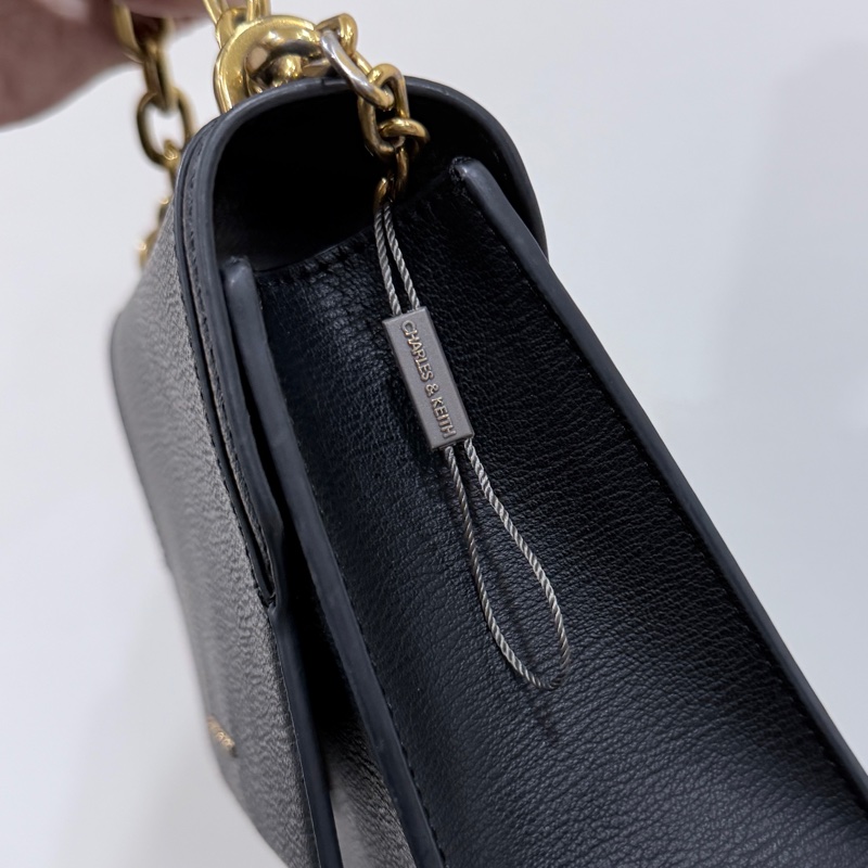CHARLES & KEITH 鏈條包／手提包-13