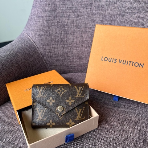 📢二手近新 蟬聯第一的小資入門必選款❤️Louis Vuitton LV Victorine老花金釦三折短夾晶片款 正品