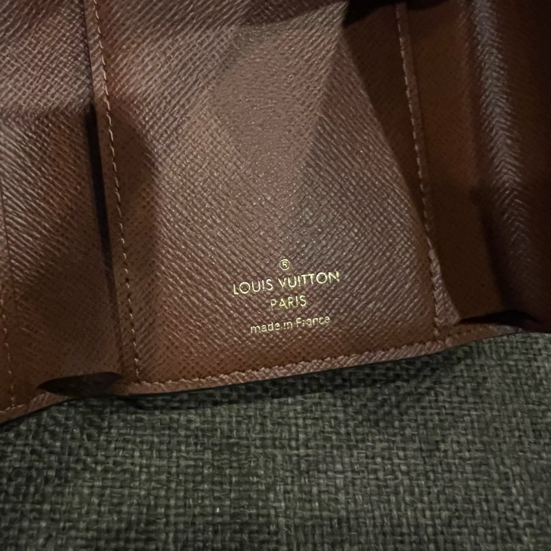 📢二手近新 蟬聯第一的小資入門必選款❤️Louis Vuitton LV Victorine老花金釦三折短夾晶片款 正品-3