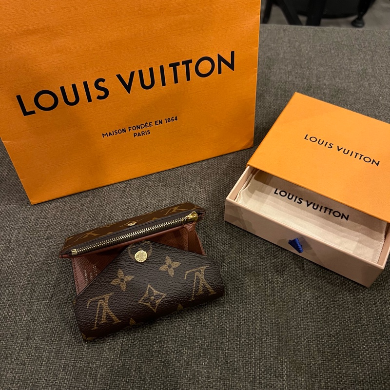 📢二手近新 蟬聯第一的小資入門必選款❤️Louis Vuitton LV Victorine老花金釦三折短夾晶片款 正品-4