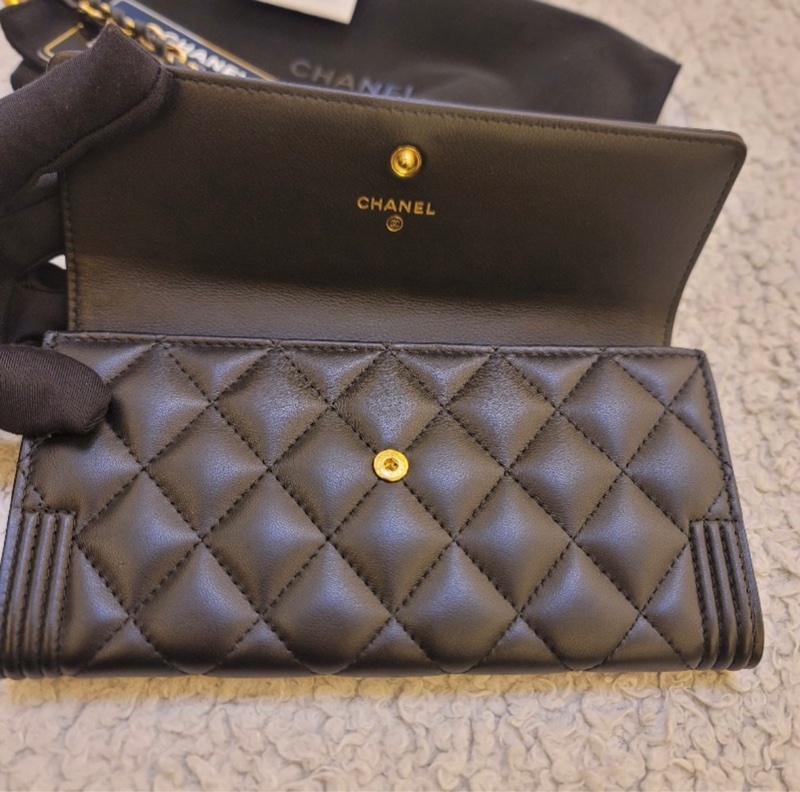 chanel boy長夾 黑金系列-3