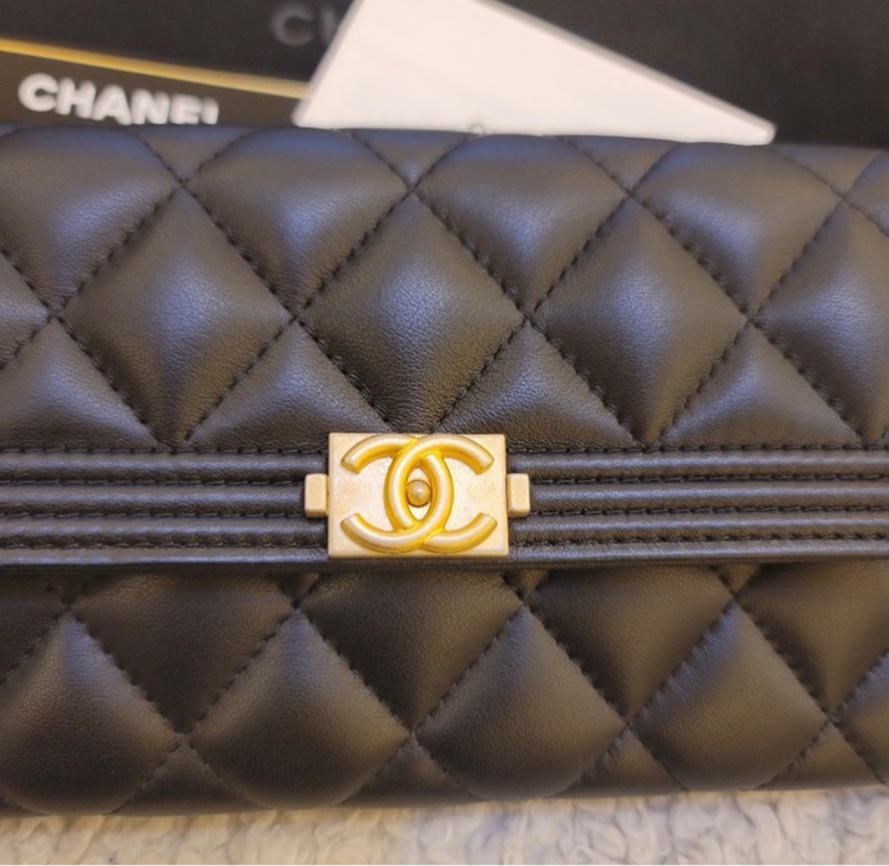 chanel boy長夾 黑金系列-6