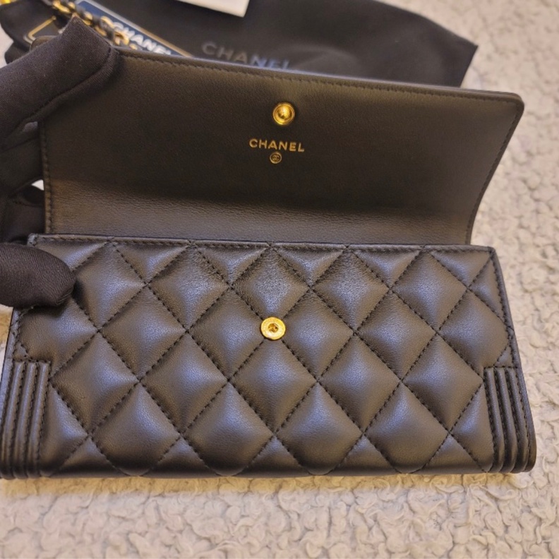 chanel boy長夾 黑金系列-7