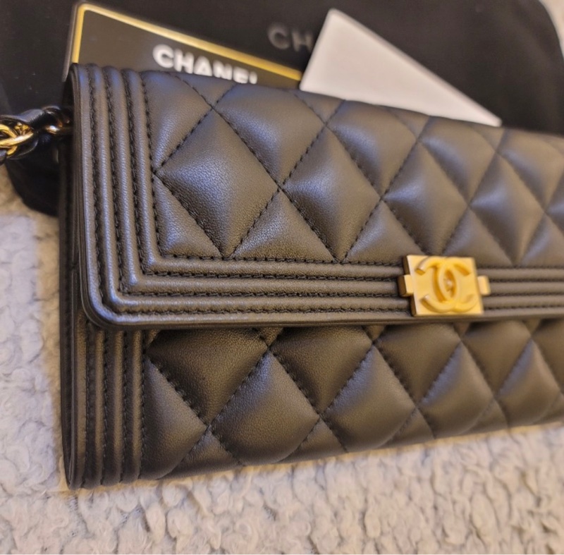 chanel boy長夾 黑金系列-8