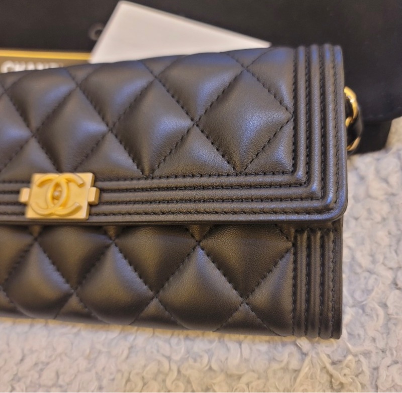 chanel boy長夾 黑金系列-9