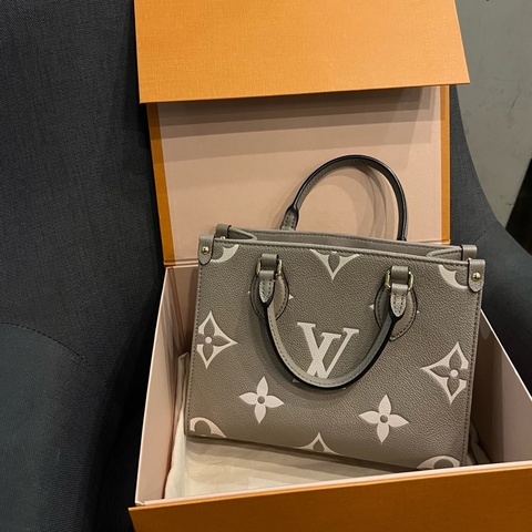 📢二手近全新 Louis Vuitton LV OnTheGo PM 斑鳩灰牛皮壓花托特包 晶片款 正品