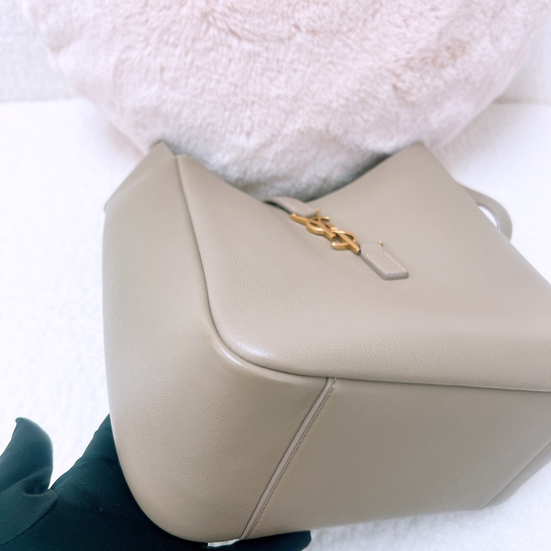 YSL le5a7 hobo 小號大象灰肩背包-4
