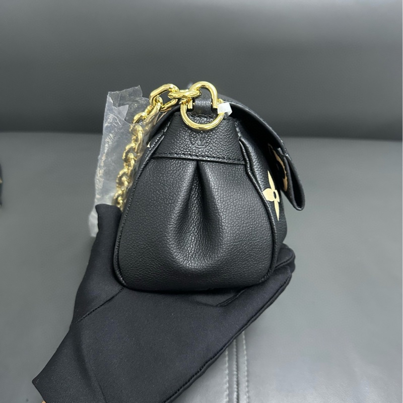 Lv favorite 黑色全皮白花 雲朵包-9
