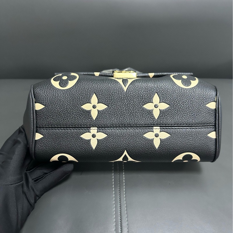 Lv favorite 黑色全皮白花 雲朵包-11